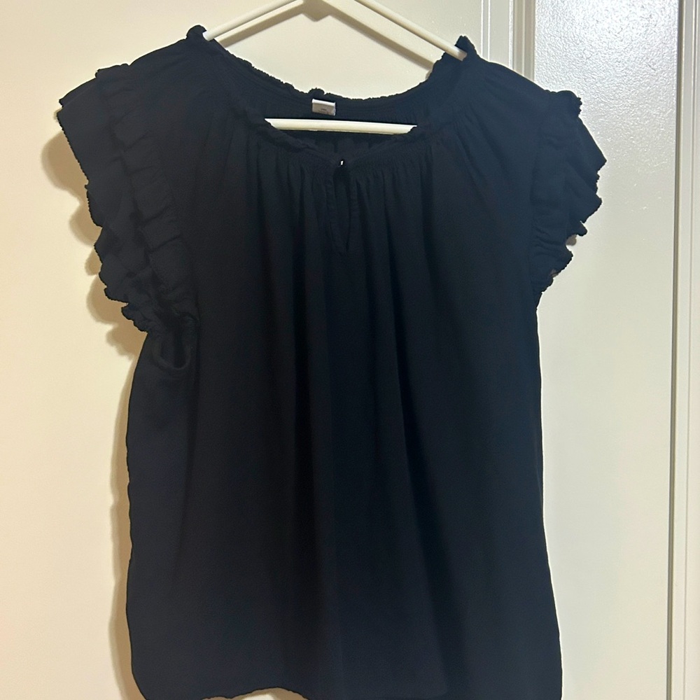 Old Navy XL sleeveless blouse with ruffles